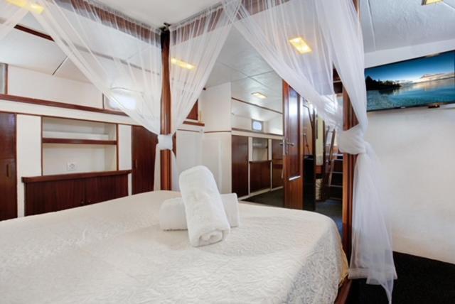 Charming Boat In Barcelona - Perfect Getaway Ξενοδοχείο Sant Adria de Besos Εξωτερικό φωτογραφία