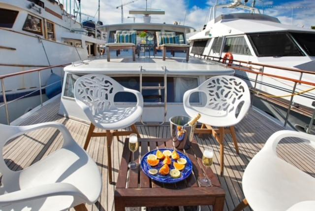 Charming Boat In Barcelona - Perfect Getaway Ξενοδοχείο Sant Adria de Besos Εξωτερικό φωτογραφία