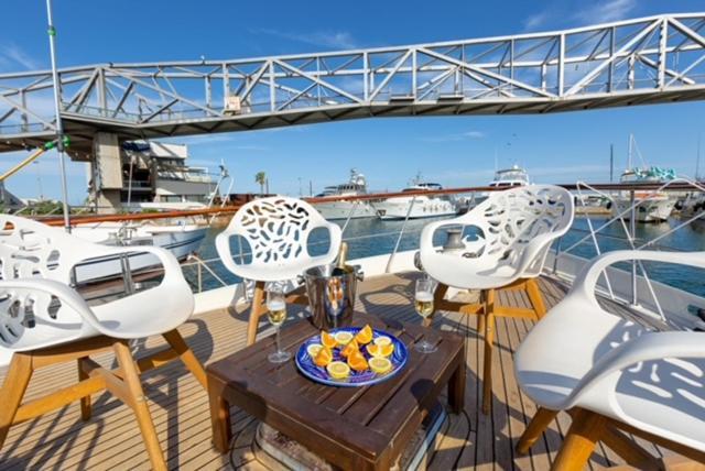 Charming Boat In Barcelona - Perfect Getaway Ξενοδοχείο Sant Adria de Besos Εξωτερικό φωτογραφία