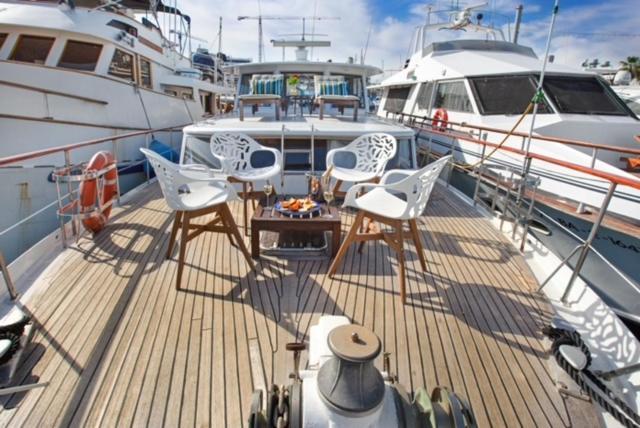 Charming Boat In Barcelona - Perfect Getaway Ξενοδοχείο Sant Adria de Besos Εξωτερικό φωτογραφία