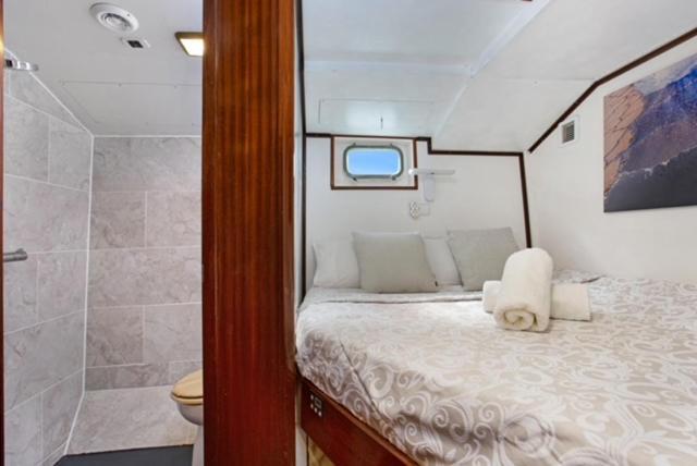 Charming Boat In Barcelona - Perfect Getaway Ξενοδοχείο Sant Adria de Besos Εξωτερικό φωτογραφία