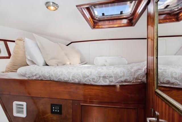 Charming Boat In Barcelona - Perfect Getaway Ξενοδοχείο Sant Adria de Besos Εξωτερικό φωτογραφία