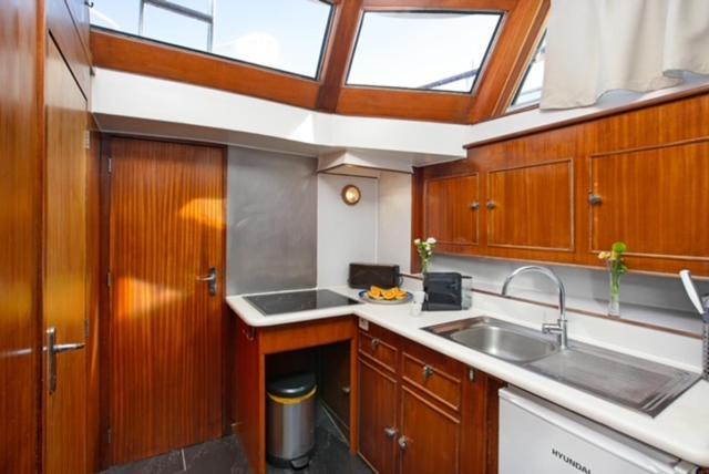Charming Boat In Barcelona - Perfect Getaway Ξενοδοχείο Sant Adria de Besos Εξωτερικό φωτογραφία